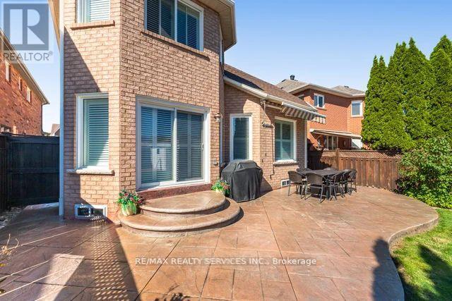 8 Barnes Court, Brampton, Ontario  L7A 1J1 - Photo 47 - W12544278