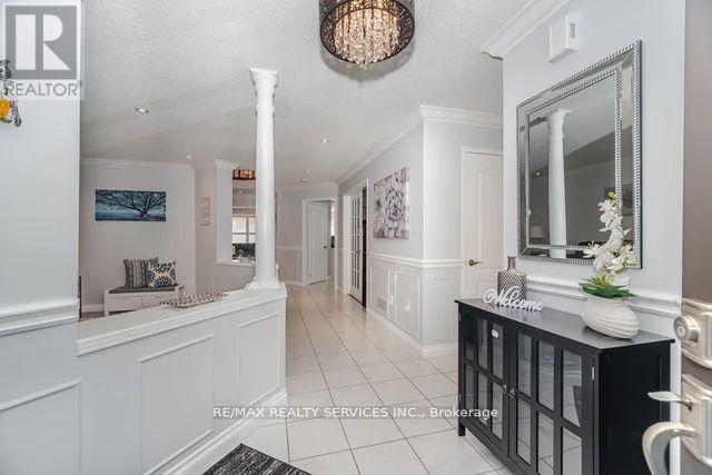 8 Barnes Court, Brampton, Ontario  L7A 1J1 - Photo 6 - W12544278