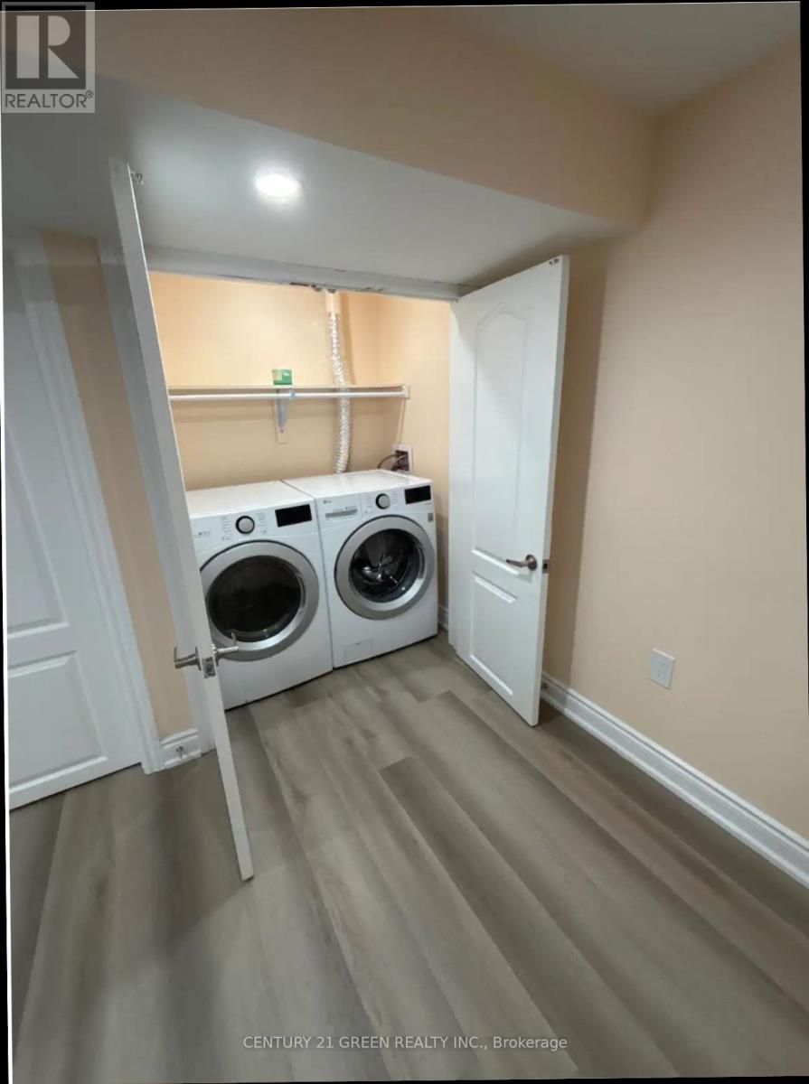 6335 Plowmans Drive, Mississauga, Ontario  L5N 3W1 - Photo 3 - W12544302