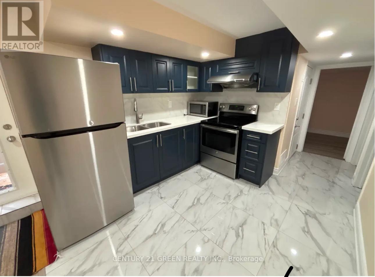 6335 Plowmans Drive, Mississauga, Ontario  L5N 3W1 - Photo 5 - W12544302