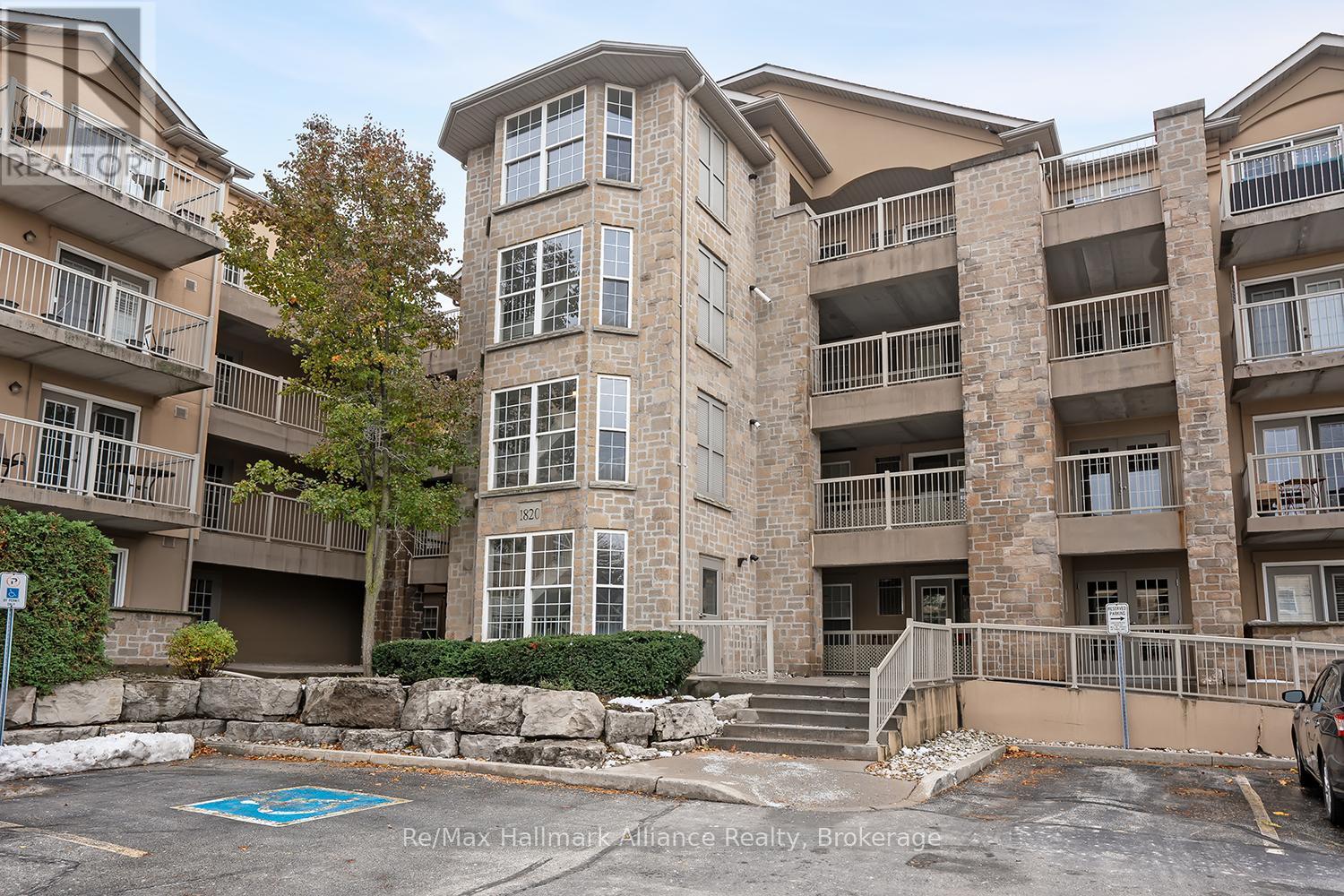 107 - 1820 Walkers Line, Burlington, Ontario  L7M 4V4 - Photo 3 - W12544490