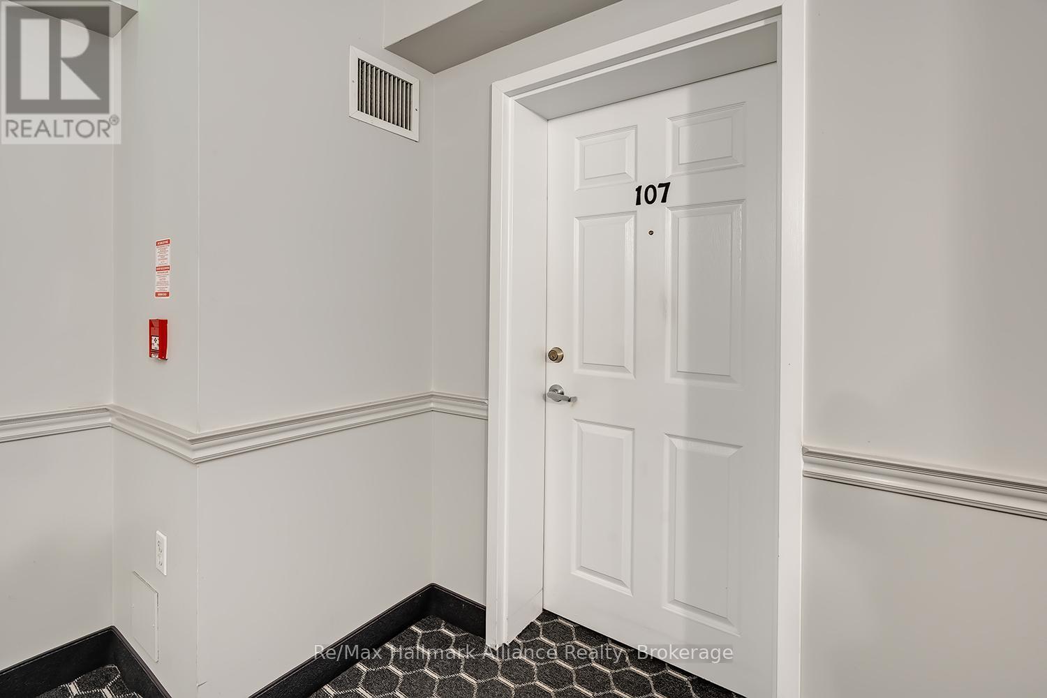 107 - 1820 Walkers Line, Burlington, Ontario  L7M 4V4 - Photo 4 - W12544490