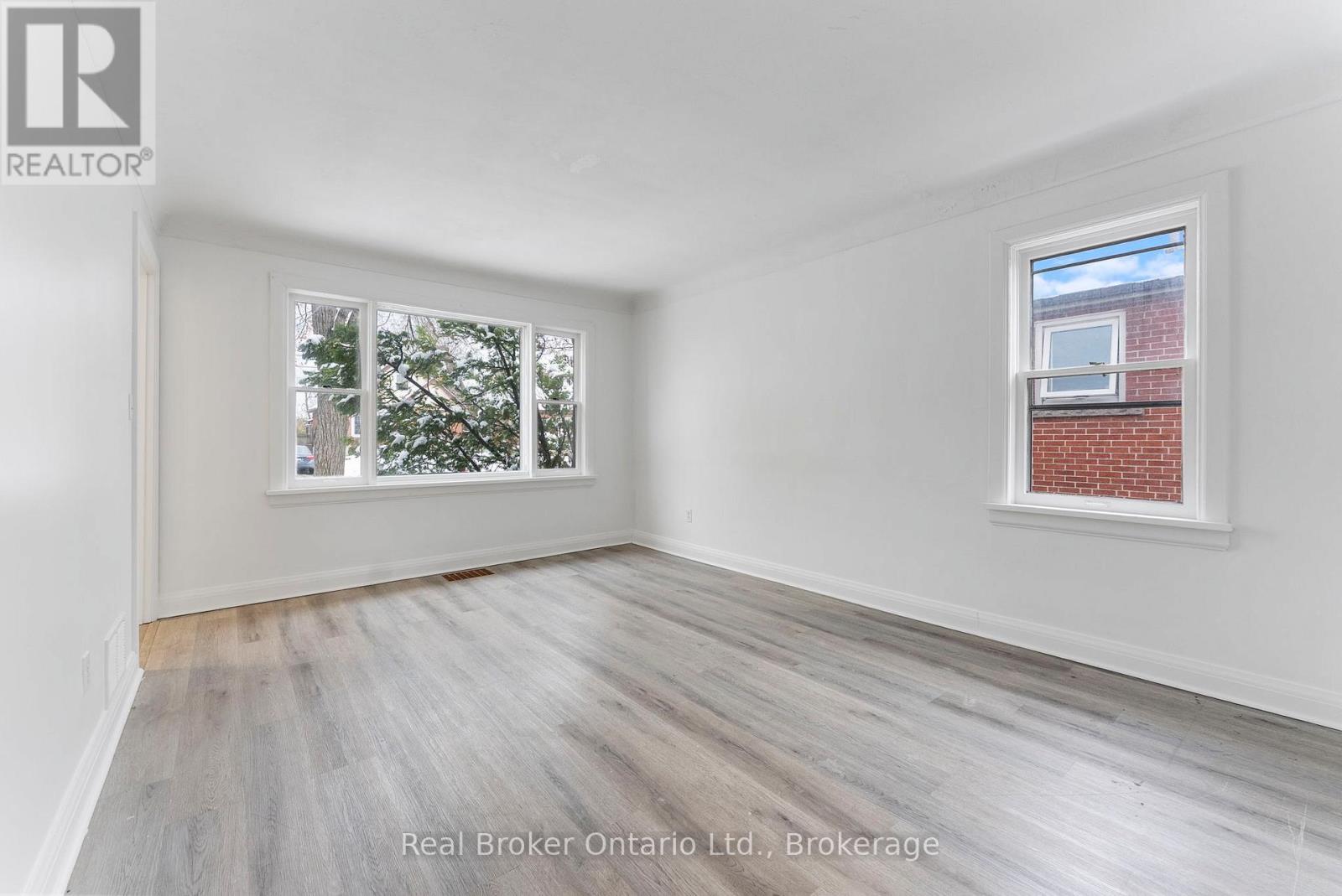 Main Floor - 326 East 19th Street, Hamilton, Ontario  L9A 4S8 - Photo 10 - X12544520