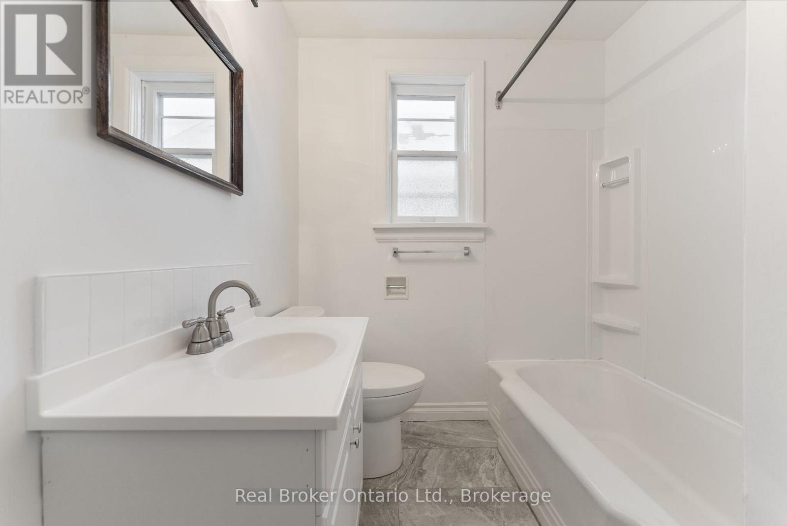 Main Floor - 326 East 19th Street, Hamilton, Ontario  L9A 4S8 - Photo 11 - X12544520