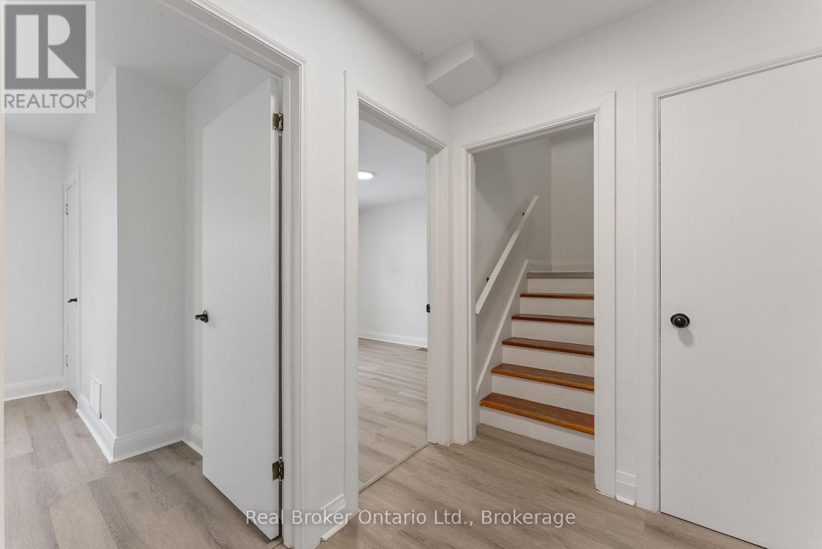 Main Floor - 326 East 19th Street, Hamilton, Ontario  L9A 4S8 - Photo 13 - X12544520