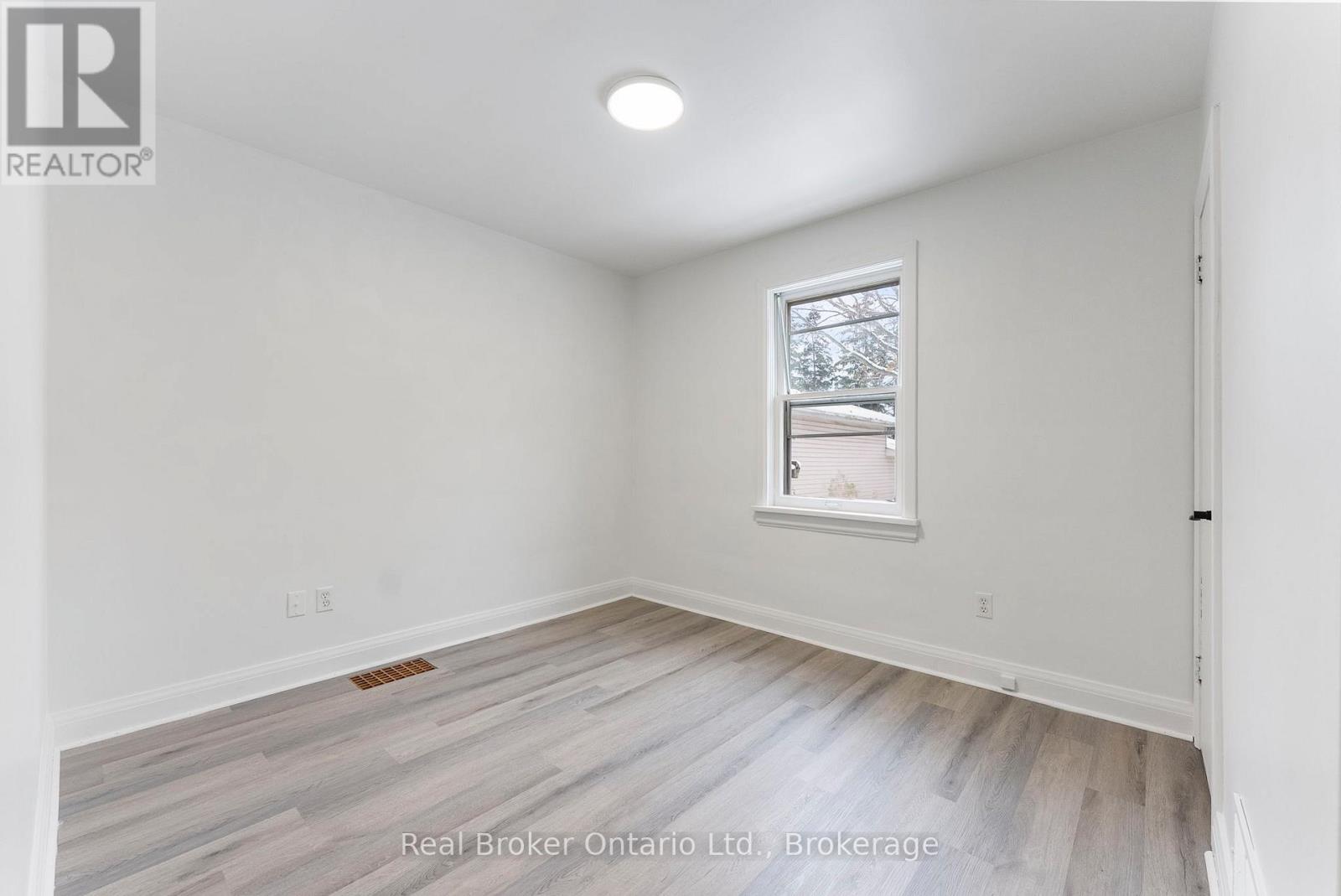 Main Floor - 326 East 19th Street, Hamilton, Ontario  L9A 4S8 - Photo 14 - X12544520