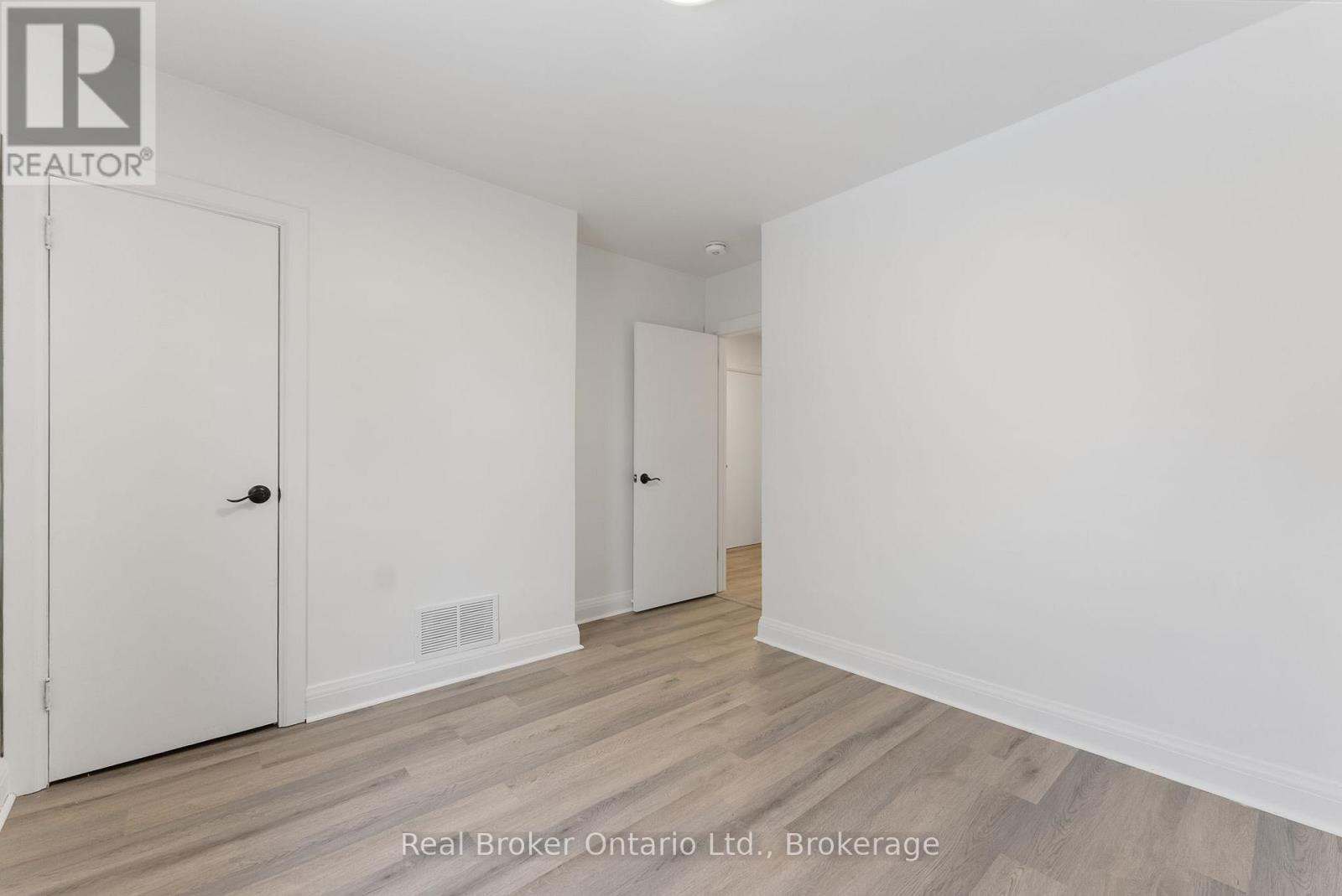 Main Floor - 326 East 19th Street, Hamilton, Ontario  L9A 4S8 - Photo 15 - X12544520