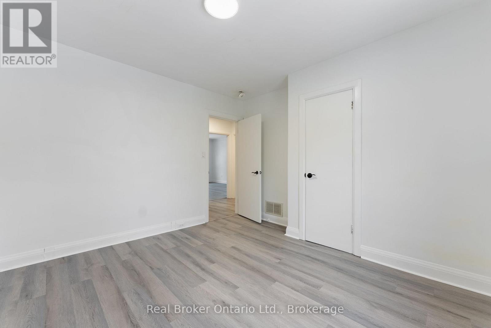 Main Floor - 326 East 19th Street, Hamilton, Ontario  L9A 4S8 - Photo 17 - X12544520