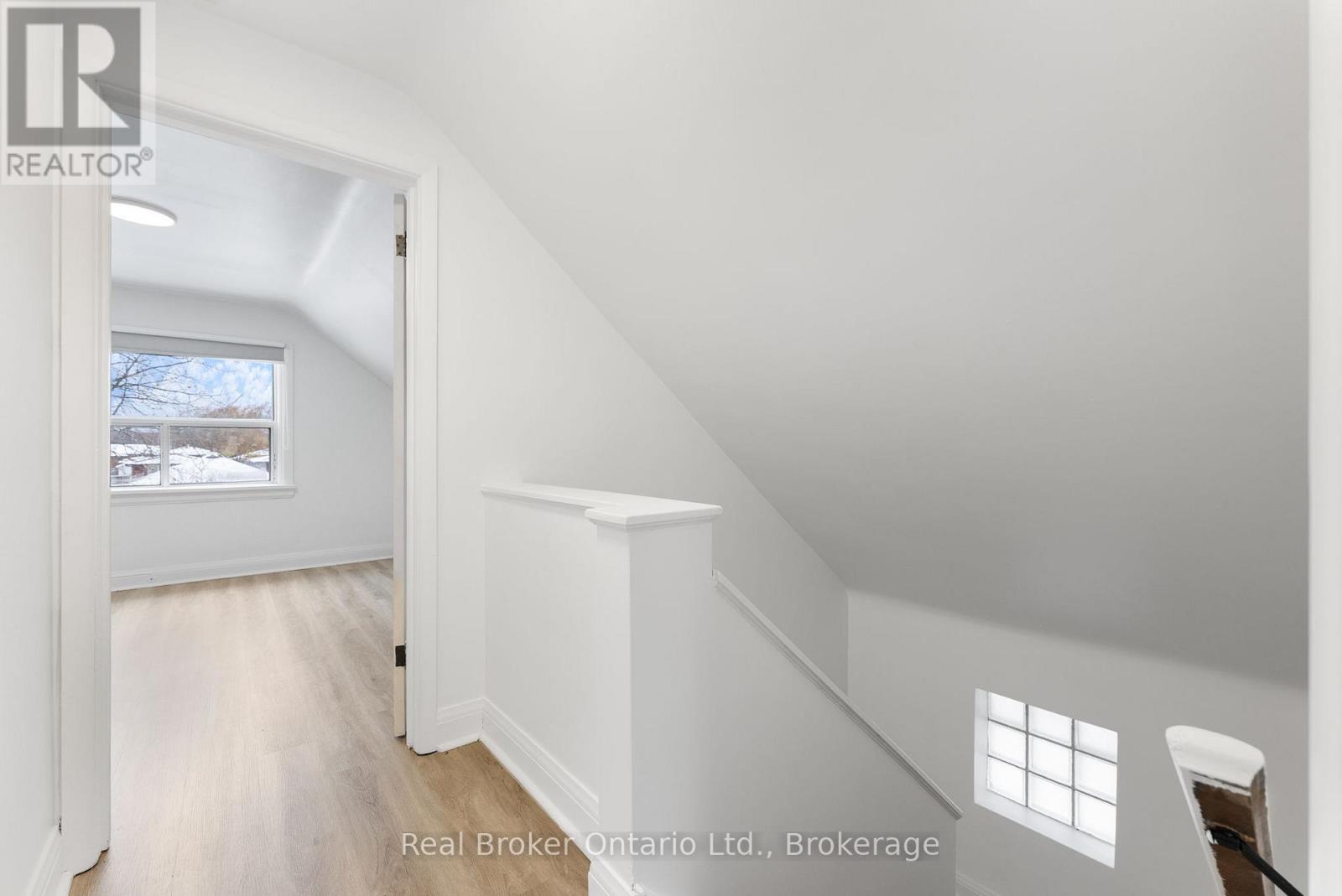 Main Floor - 326 East 19th Street, Hamilton, Ontario  L9A 4S8 - Photo 18 - X12544520