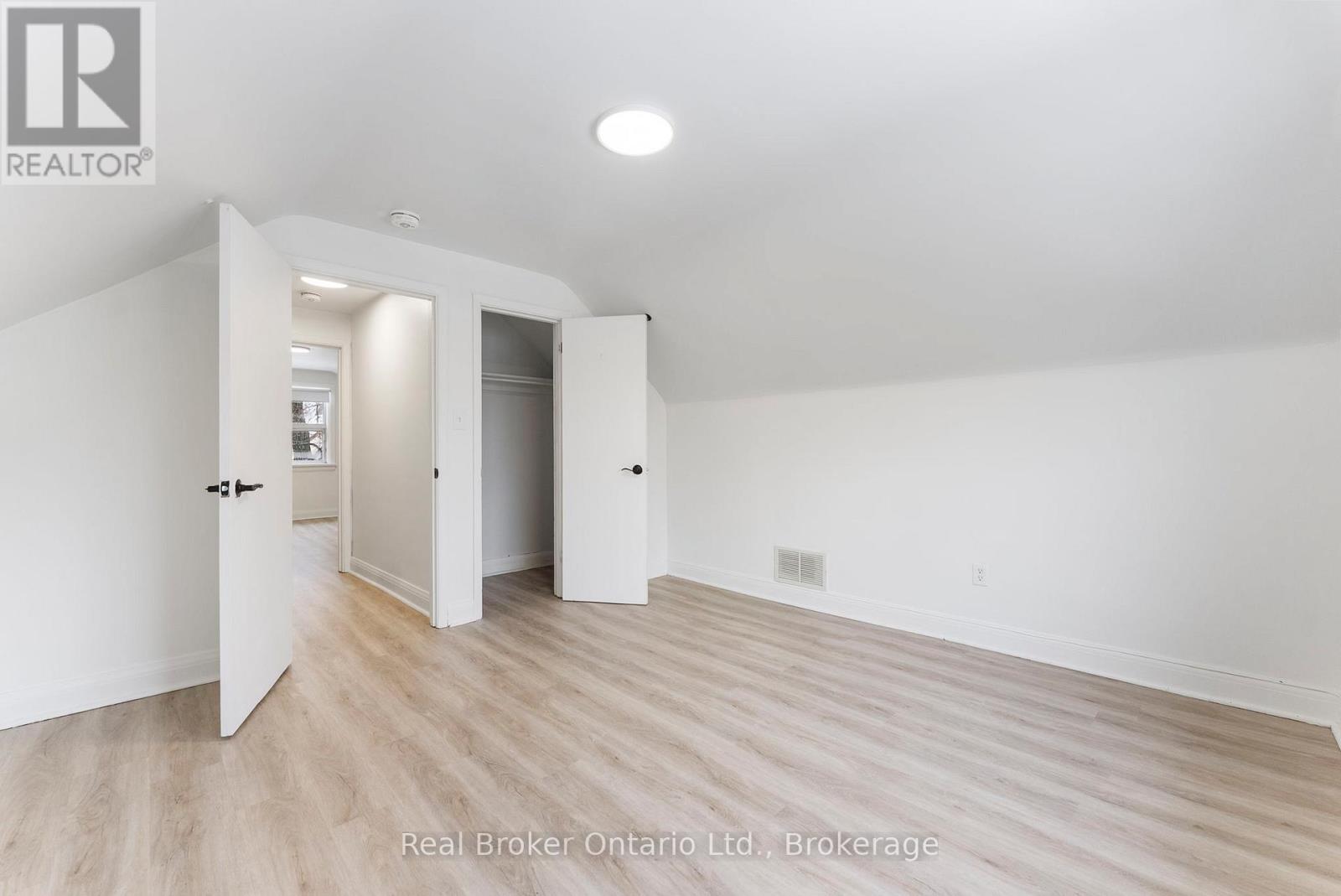 Main Floor - 326 East 19th Street, Hamilton, Ontario  L9A 4S8 - Photo 20 - X12544520