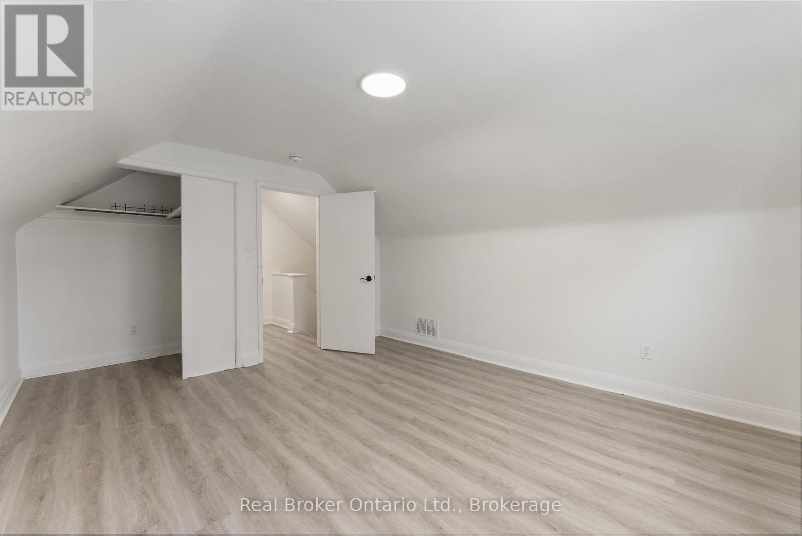 Main Floor - 326 East 19th Street, Hamilton, Ontario  L9A 4S8 - Photo 22 - X12544520