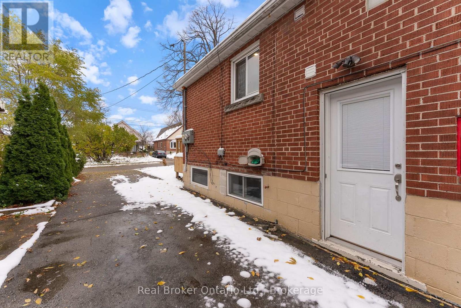 Main Floor - 326 East 19th Street, Hamilton, Ontario  L9A 4S8 - Photo 23 - X12544520