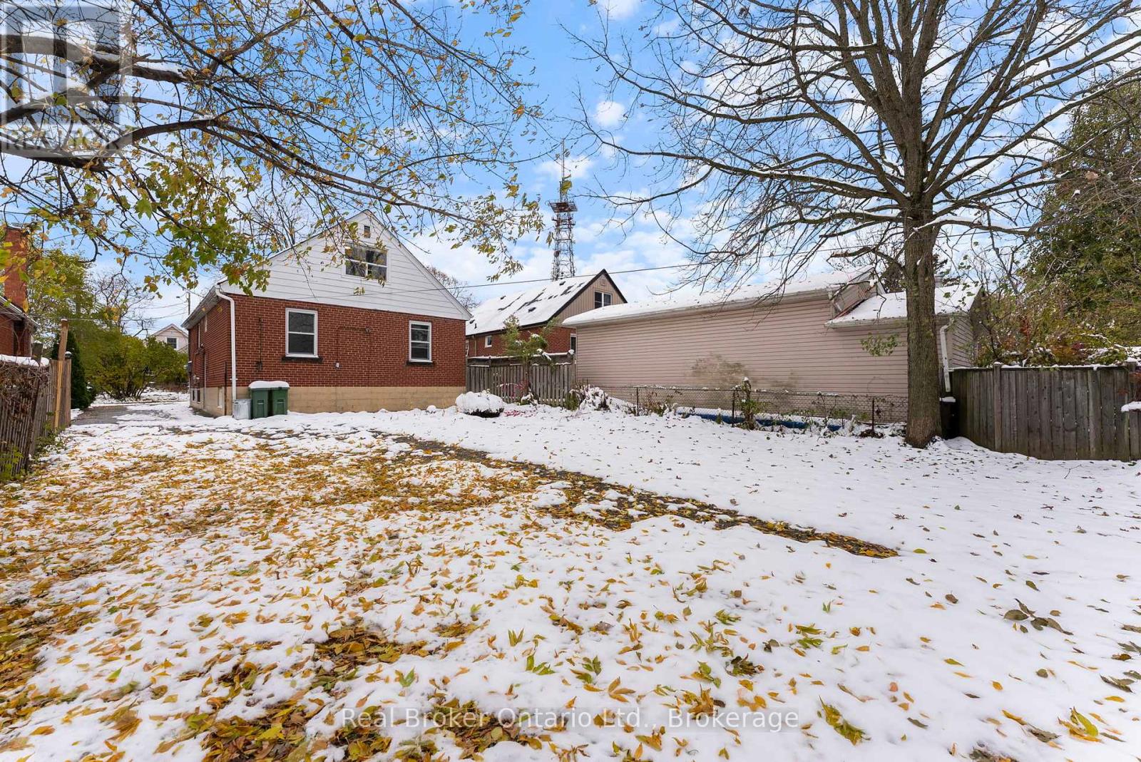 Main Floor - 326 East 19th Street, Hamilton, Ontario  L9A 4S8 - Photo 24 - X12544520