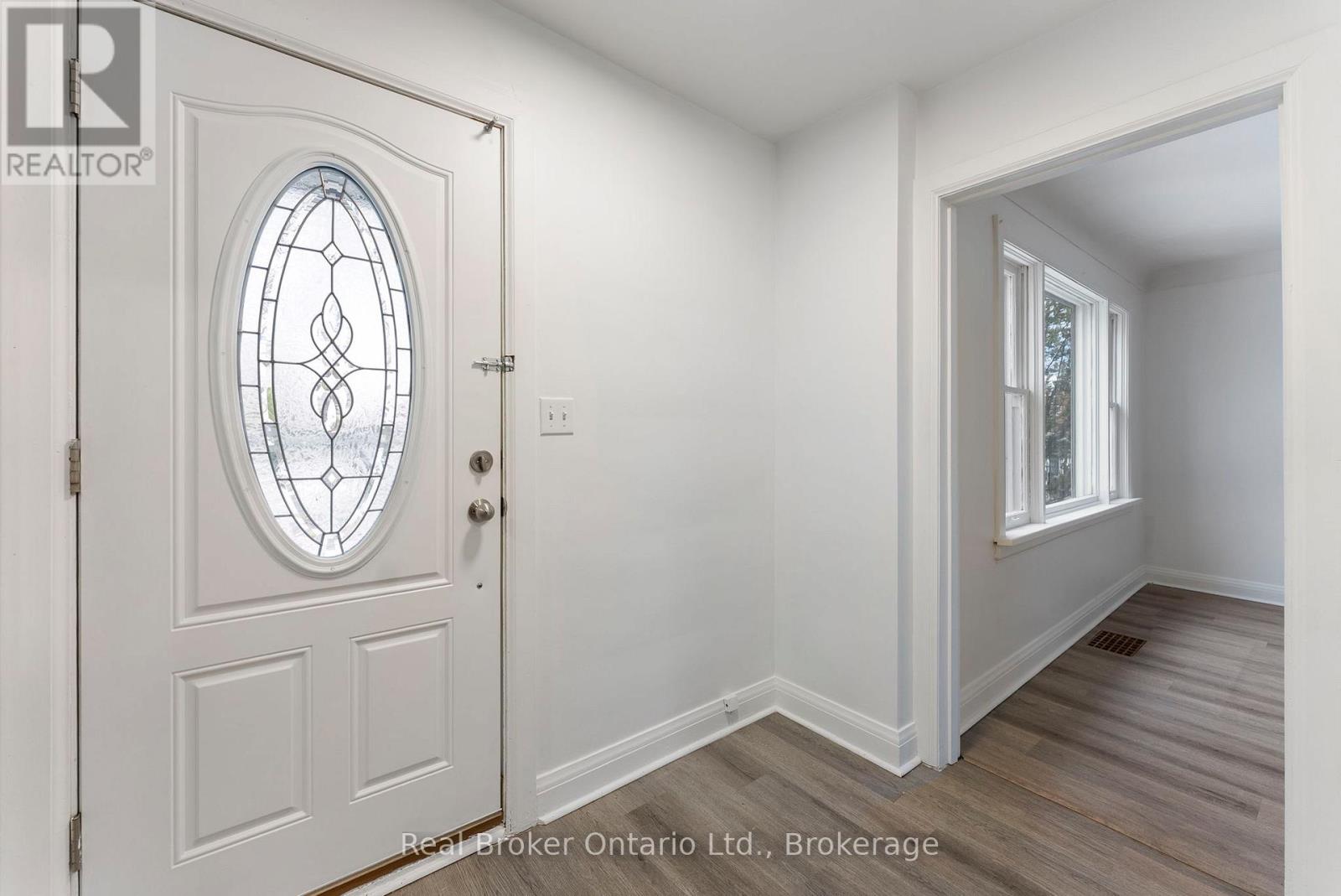 Main Floor - 326 East 19th Street, Hamilton, Ontario  L9A 4S8 - Photo 3 - X12544520