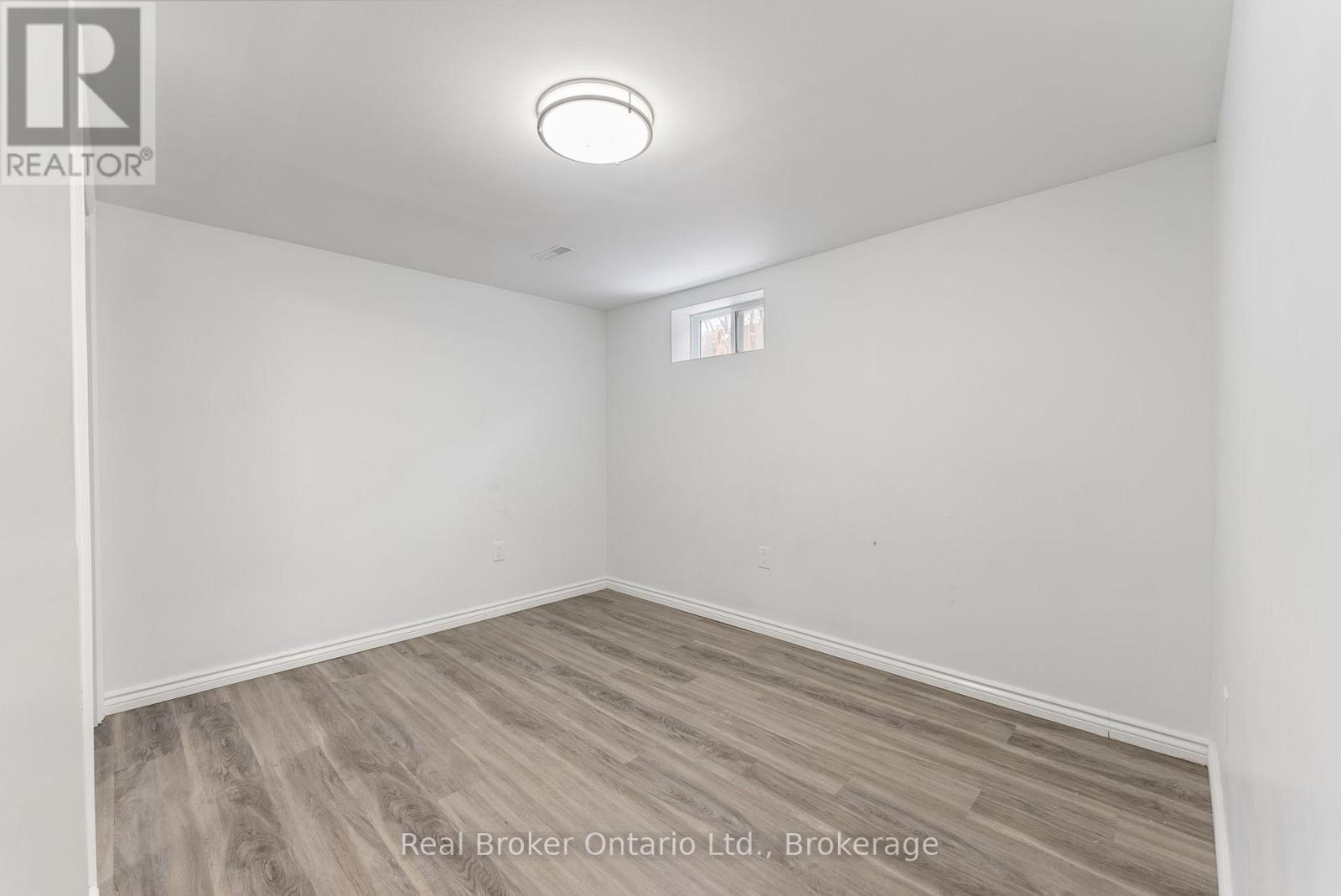 Lower Unit - 326 East 19th Street, Hamilton, Ontario  L9A 4S8 - Photo 7 - X12544526