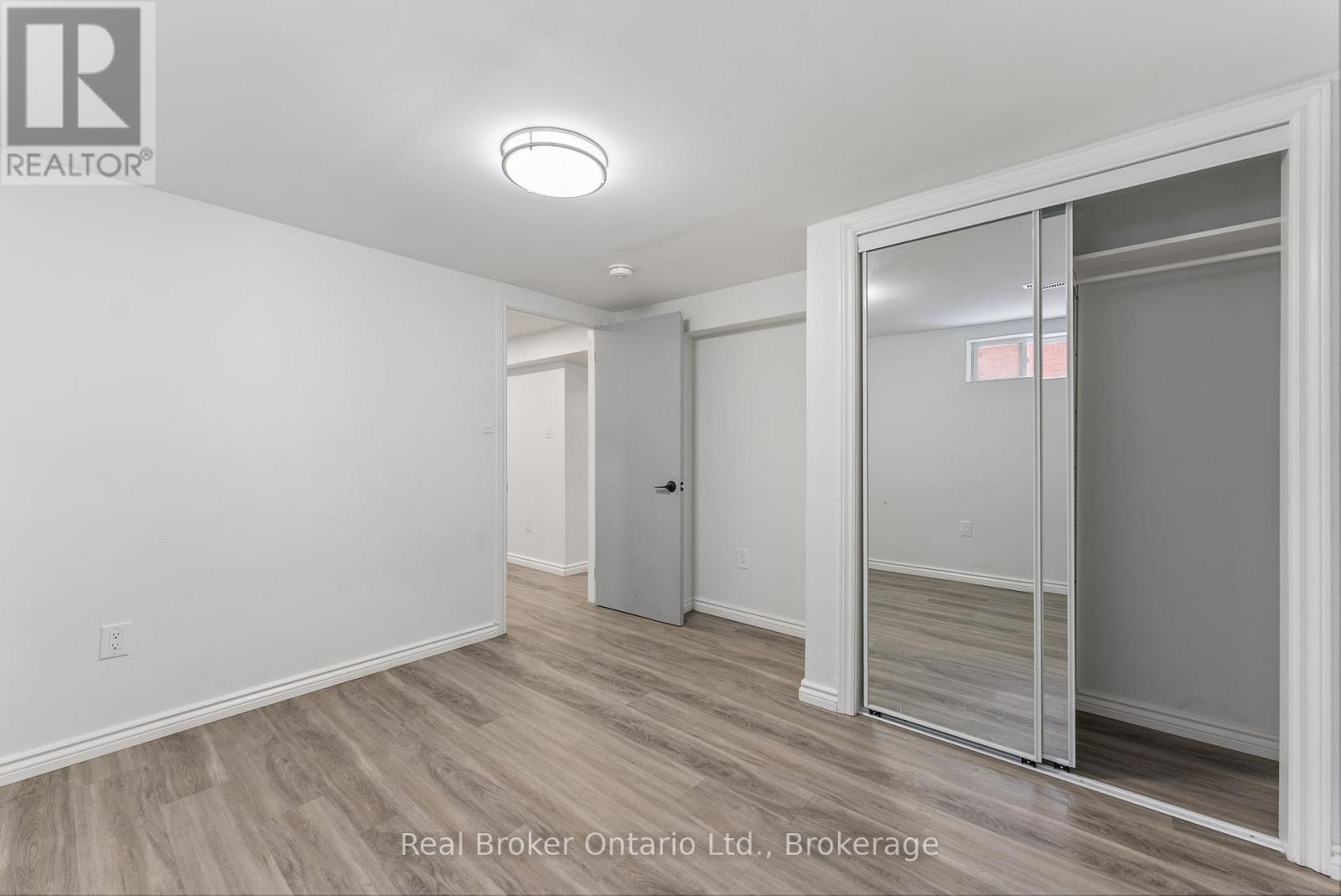 Lower Unit - 326 East 19th Street, Hamilton, Ontario  L9A 4S8 - Photo 8 - X12544526