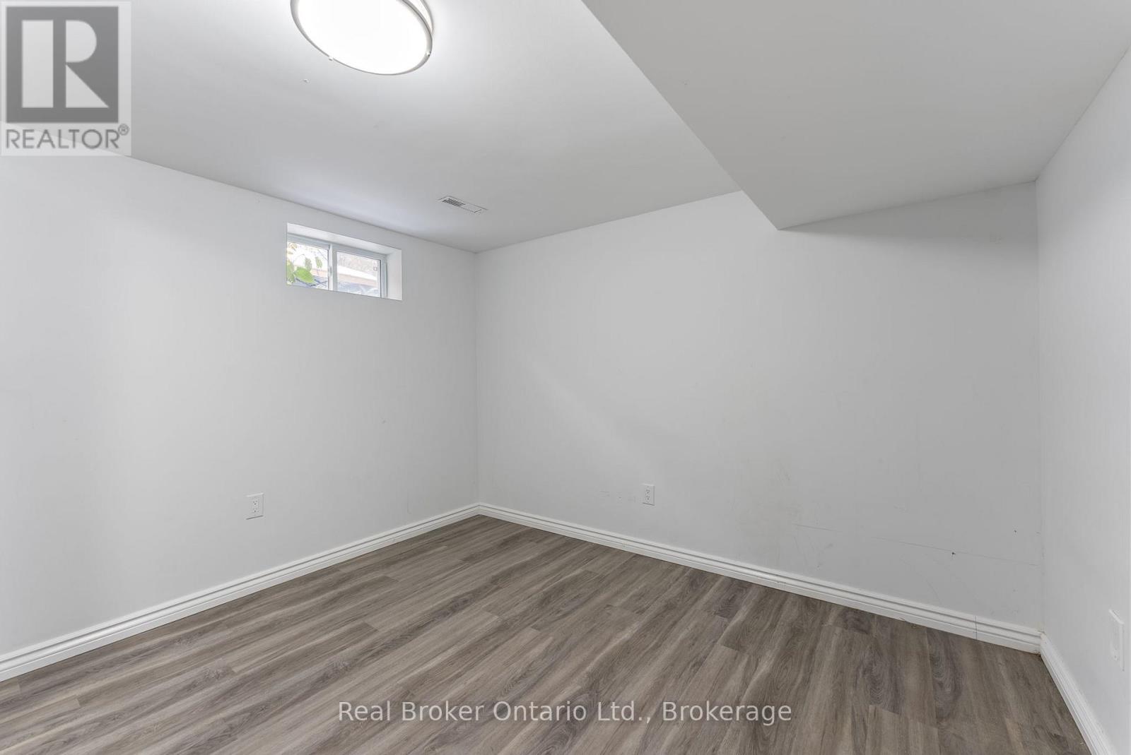 Lower Unit - 326 East 19th Street, Hamilton, Ontario  L9A 4S8 - Photo 9 - X12544526