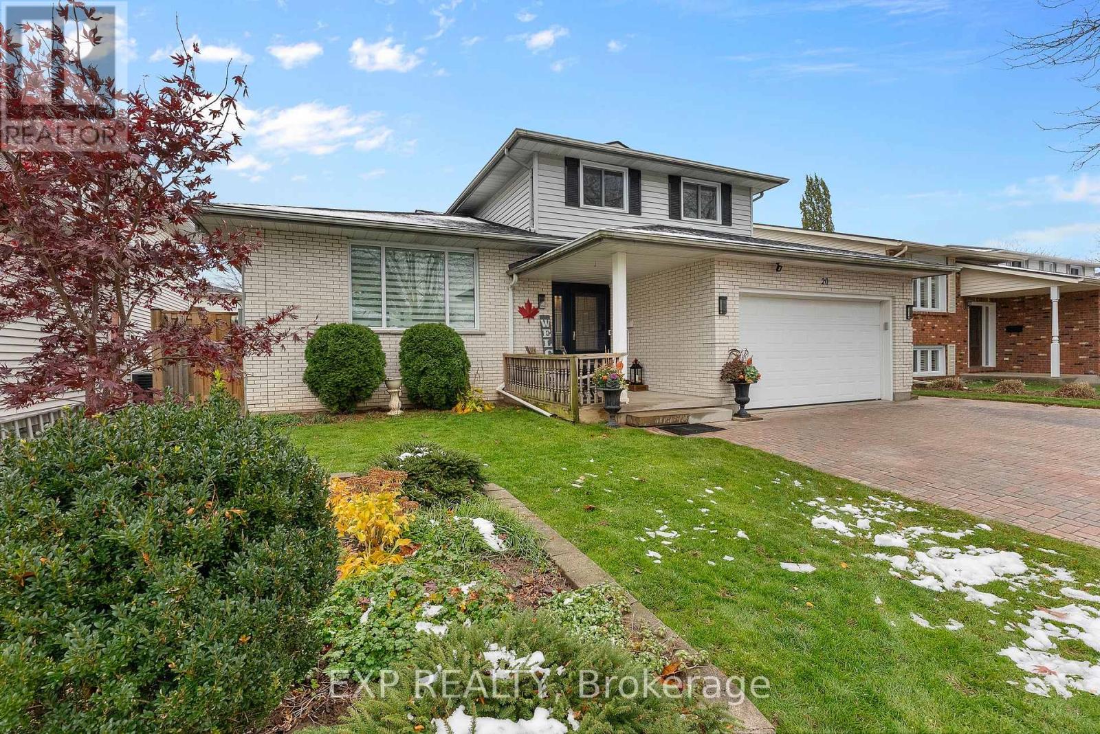 20 Carluccio Crescent, St. Catharines, Ontario  L2M 7V5 - Photo 2 - X12544334