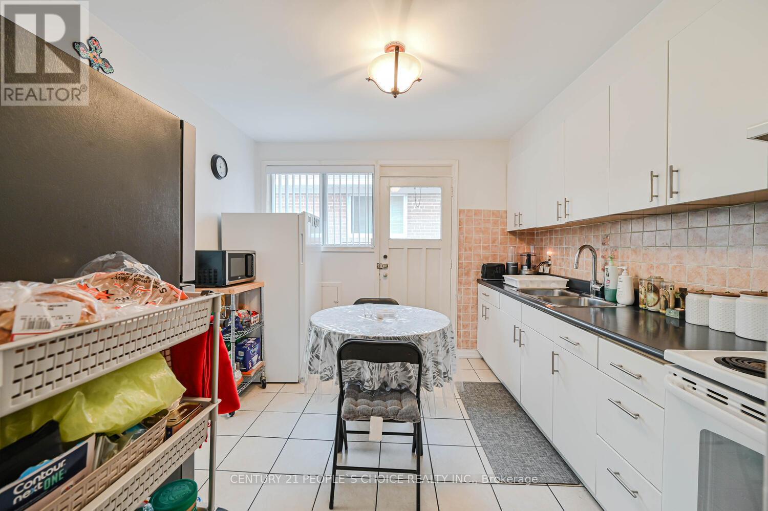 196 Taysham Crescent, Toronto, Ontario  M9V 1X7 - Photo 15 - W12543132