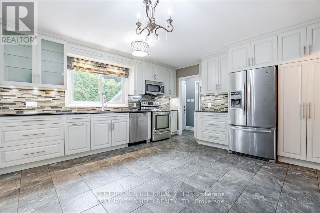 903 Riverdale Avenue, Cornwall, Ontario K6J 2L3 - Photo 7 - X12544420