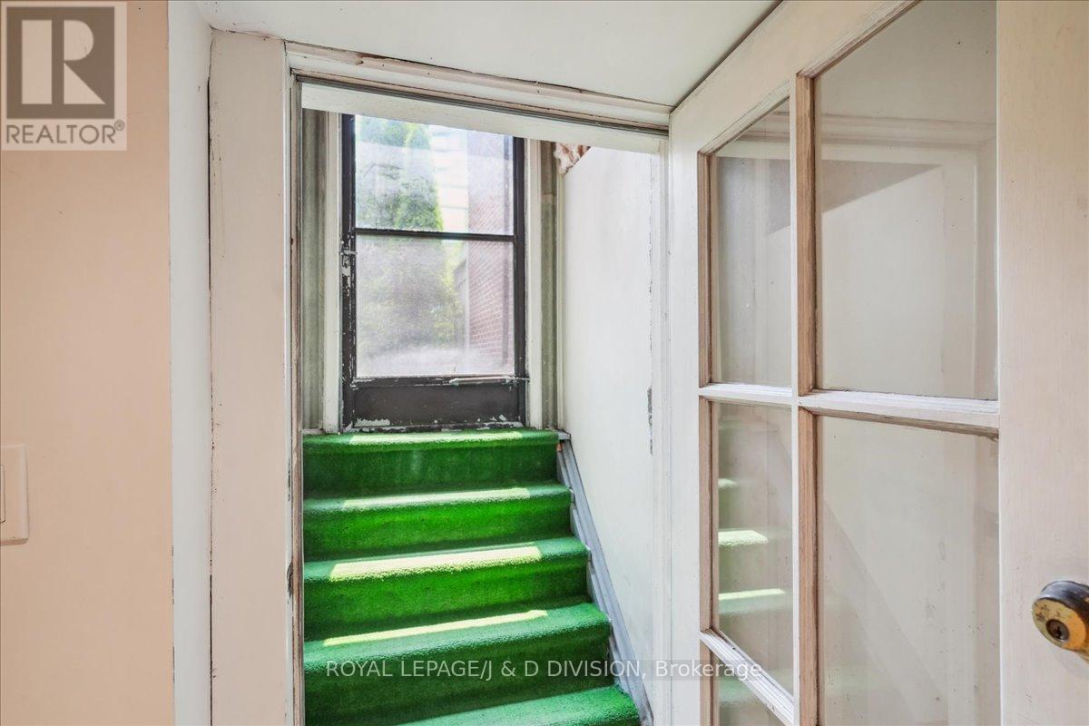 51 Chicora Avenue, Toronto, Ontario  M5R 1T7 - Photo 22 - C12439574