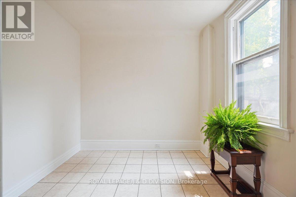 51 Chicora Avenue, Toronto, Ontario  M5R 1T7 - Photo 11 - C12439574