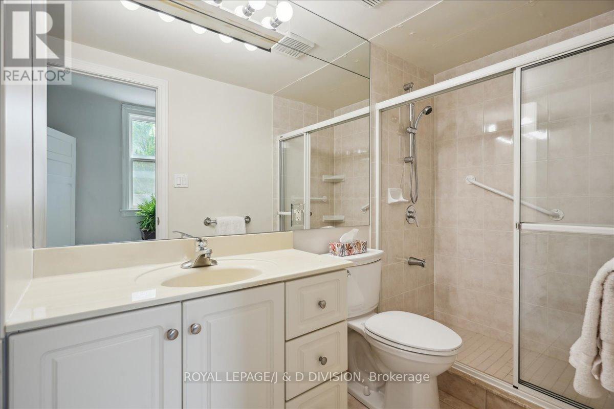 51 Chicora Avenue, Toronto, Ontario  M5R 1T7 - Photo 13 - C12439574