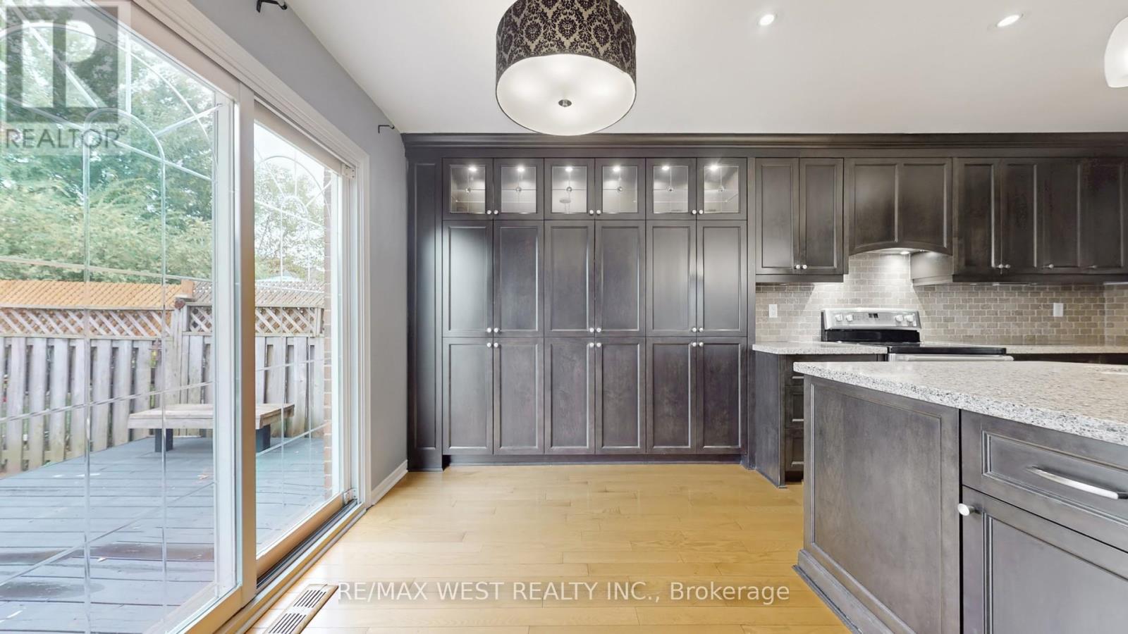 7147 Harding Crescent, Mississauga, Ontario  L5N 5P5 - Photo 17 - W12465028