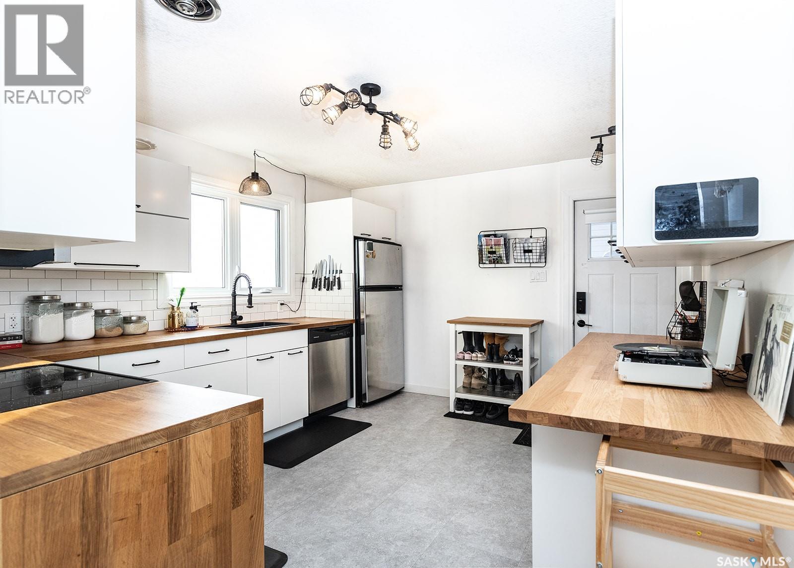 2212 York Avenue, Saskatoon, Saskatchewan  S7J 1J1 - Photo 6 - SK024007