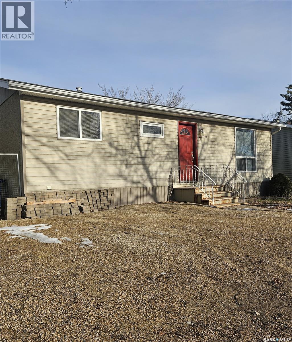 709 98th Avenue, Tisdale, Saskatchewan  S0E 1T0 - Photo 2 - SK023997
