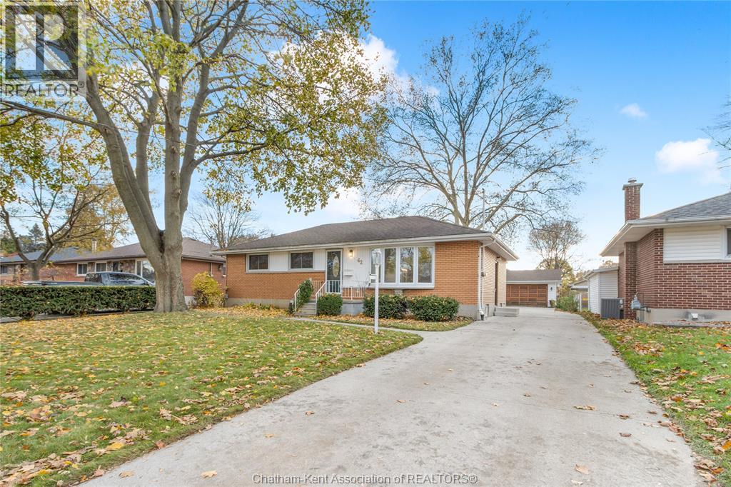 42 Lincoln Road, Chatham, Ontario N7M 4Y7 - Photo 1 - 25028780