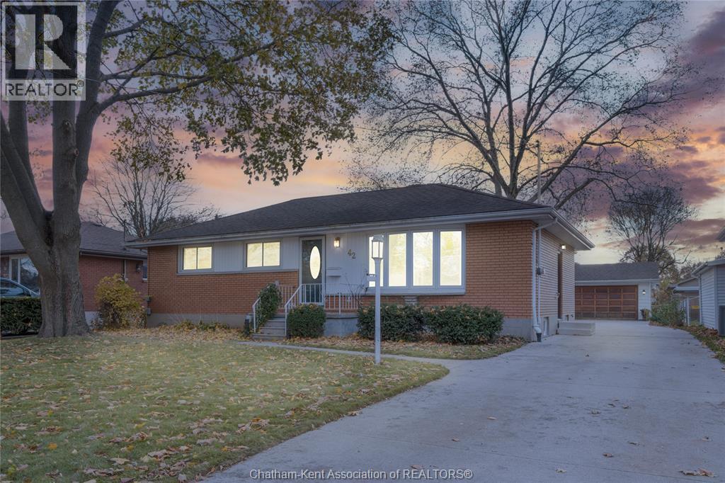42 Lincoln Road, Chatham, Ontario N7M 4Y7 - Photo 3 - 25028780