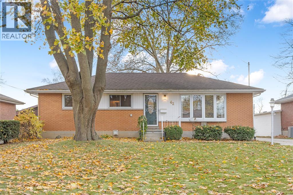 42 Lincoln Road, Chatham, Ontario N7M 4Y7 - Photo 5 - 25028780