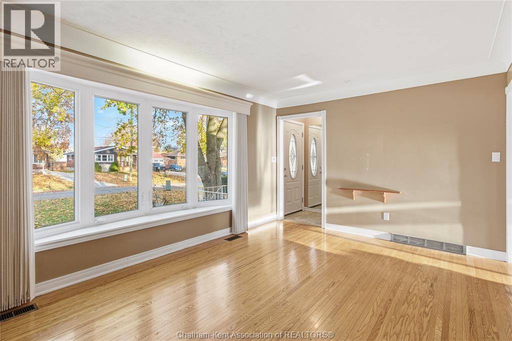 42 Lincoln Road, Chatham, Ontario N7M 4Y7 - Photo 6 - 25028780