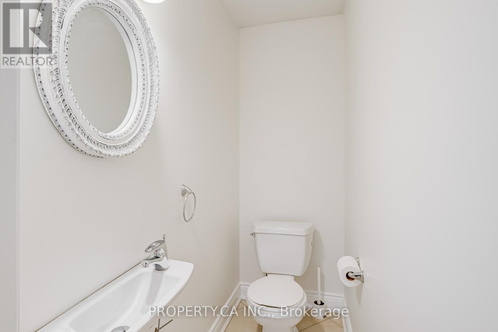 Upper - 21 D'arcy Street, Toronto, Ontario  M5T 1J8 - Photo 10 - C12544388