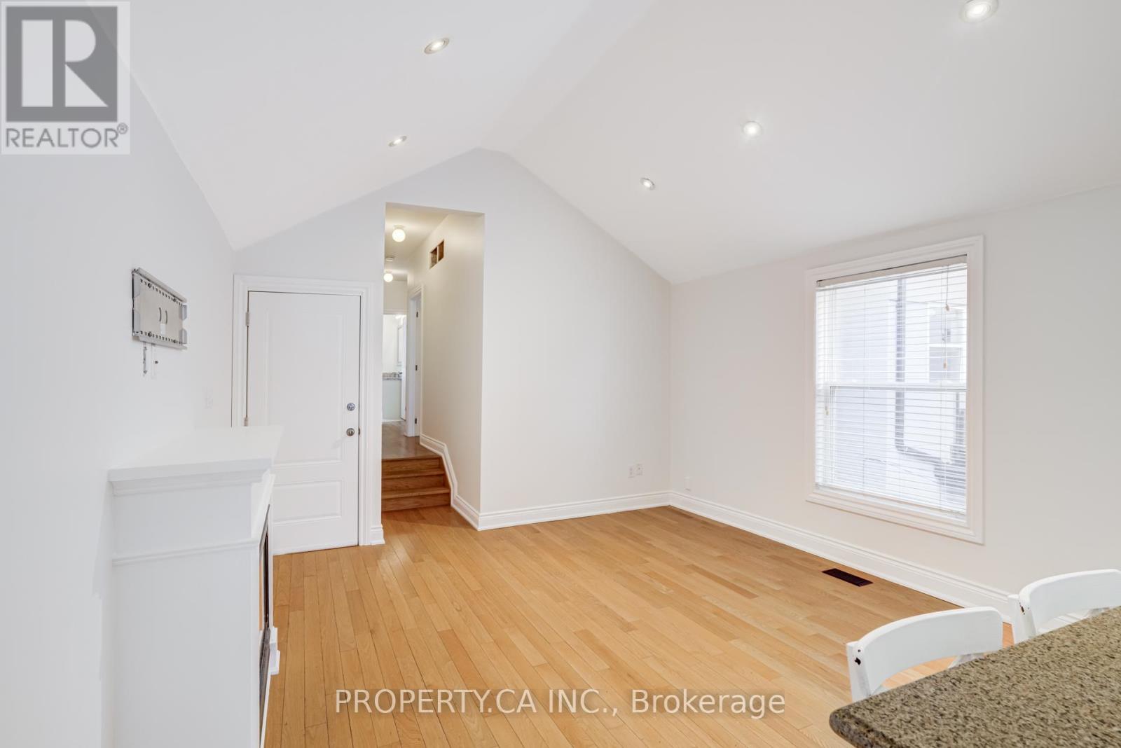Upper - 21 D'arcy Street, Toronto, Ontario  M5T 1J8 - Photo 11 - C12544388