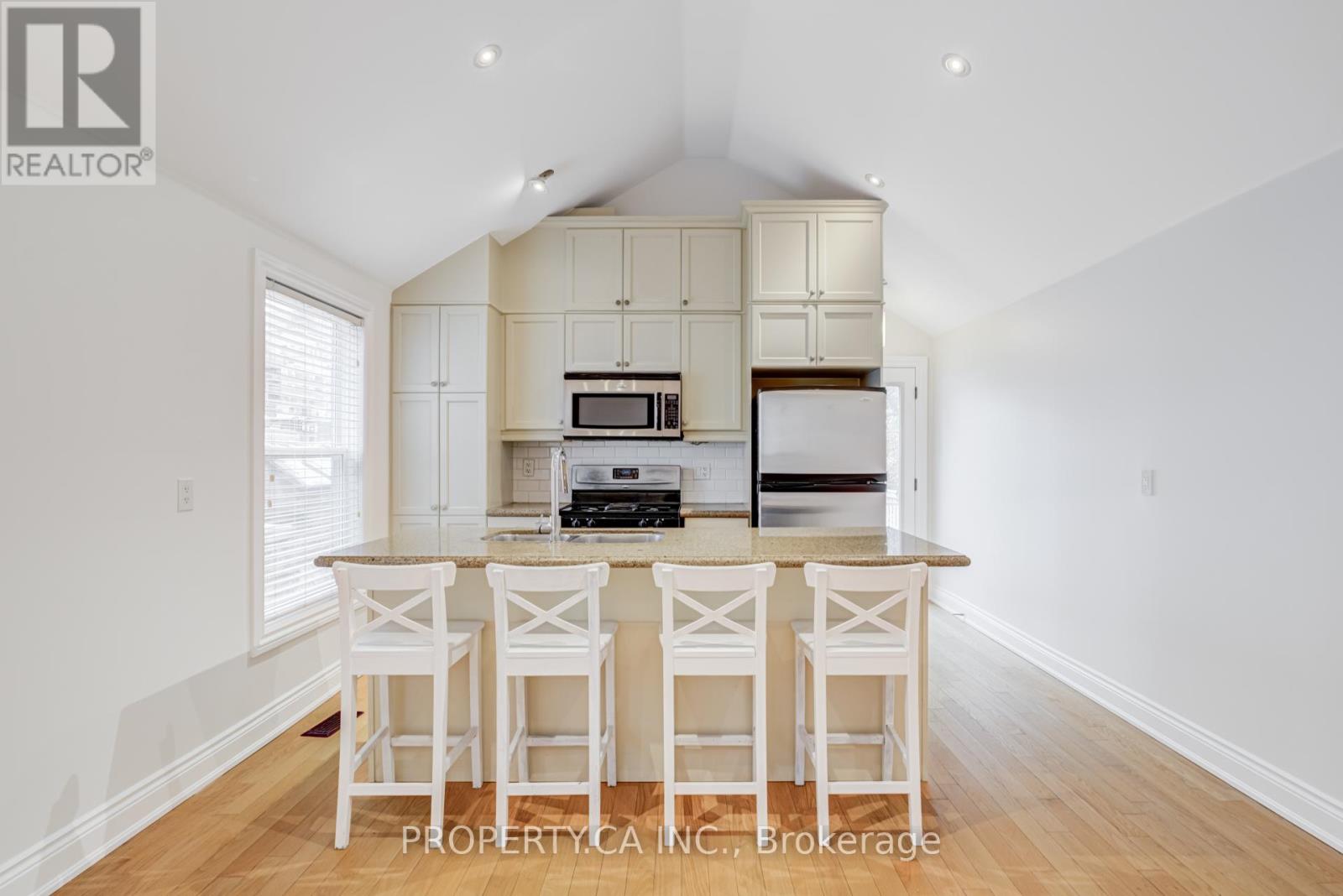 Upper - 21 D'arcy Street, Toronto, Ontario  M5T 1J8 - Photo 5 - C12544388