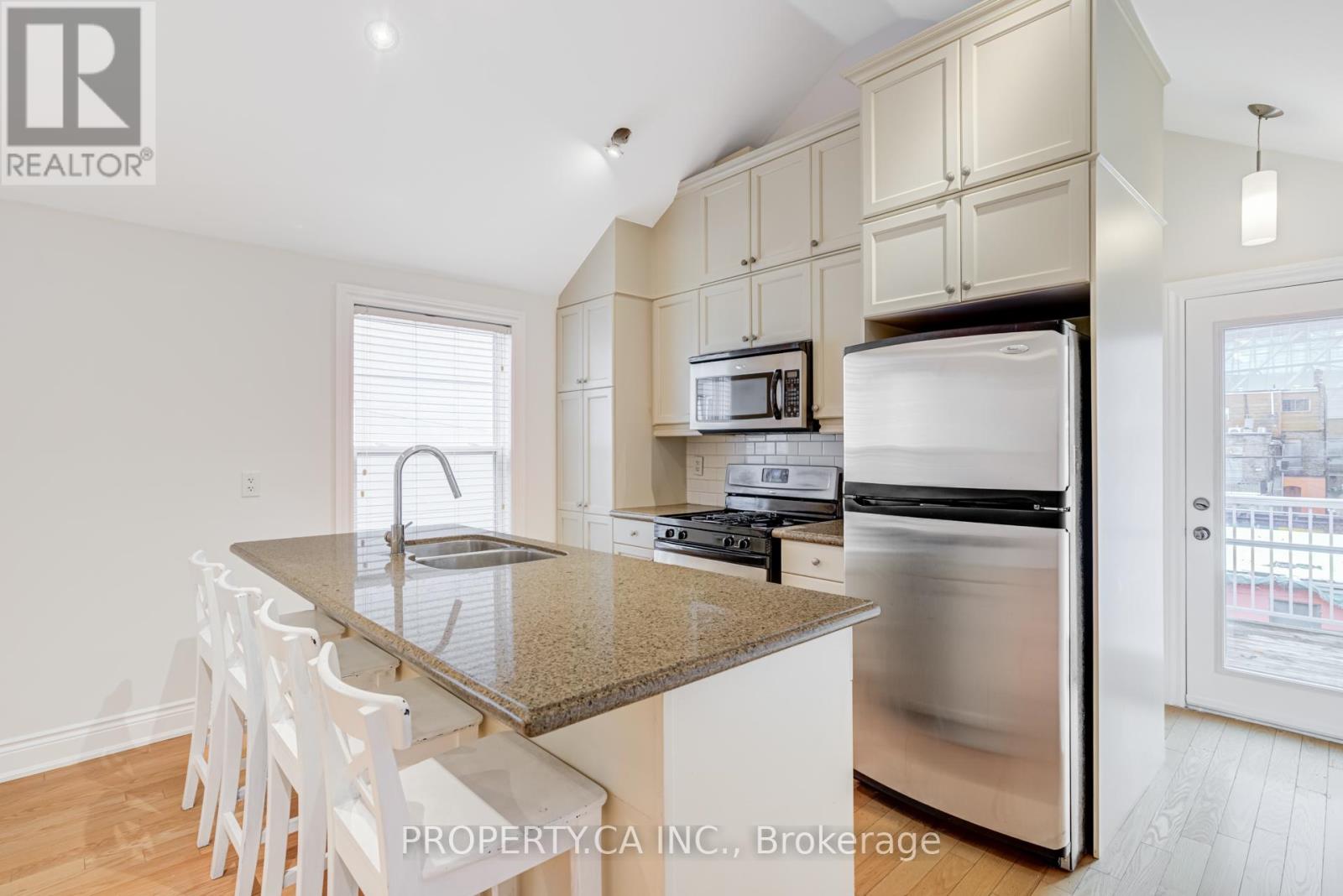 Upper - 21 D'arcy Street, Toronto, Ontario  M5T 1J8 - Photo 7 - C12544388