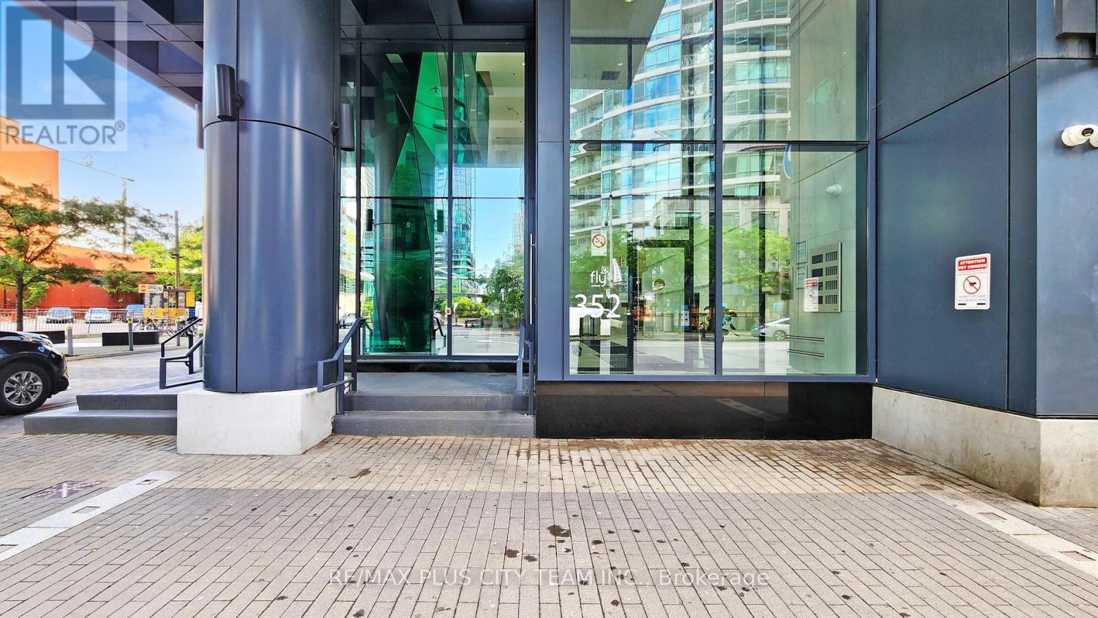 1818 - 352 Front Street W, Toronto, Ontario  M5V 0K3 - Photo 2 - C12544406