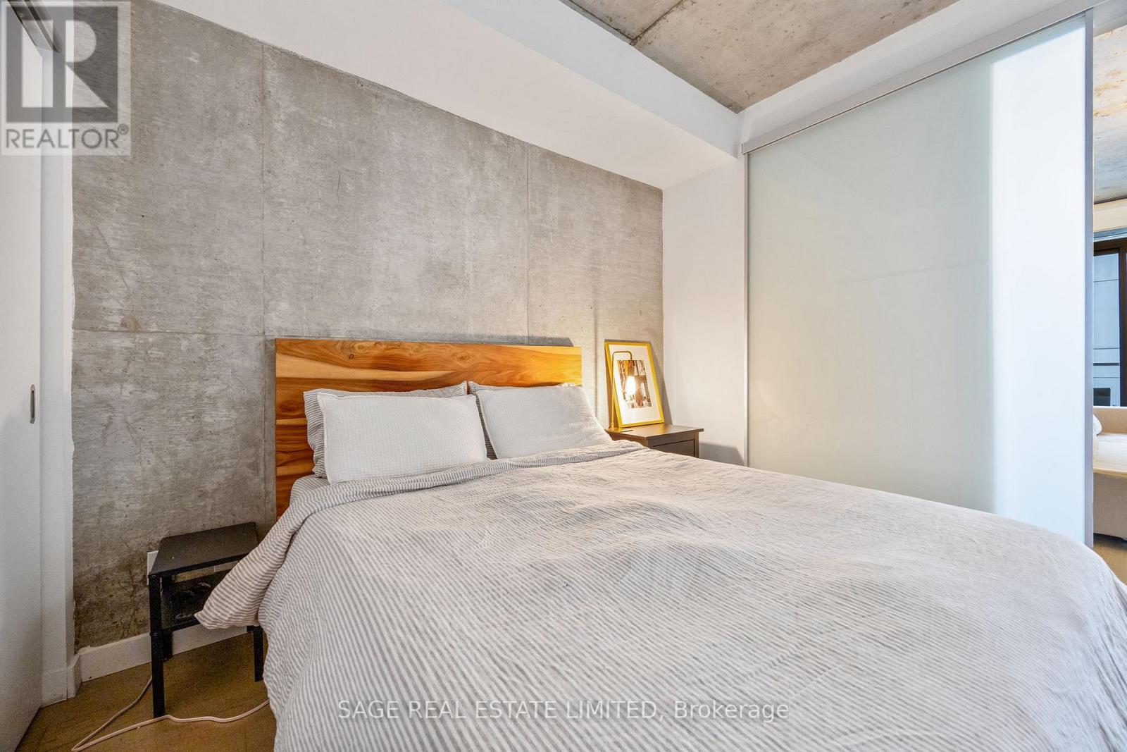 1214 - 111 Bathurst Street, Toronto, Ontario  M5V 0M9 - Photo 16 - C12544408