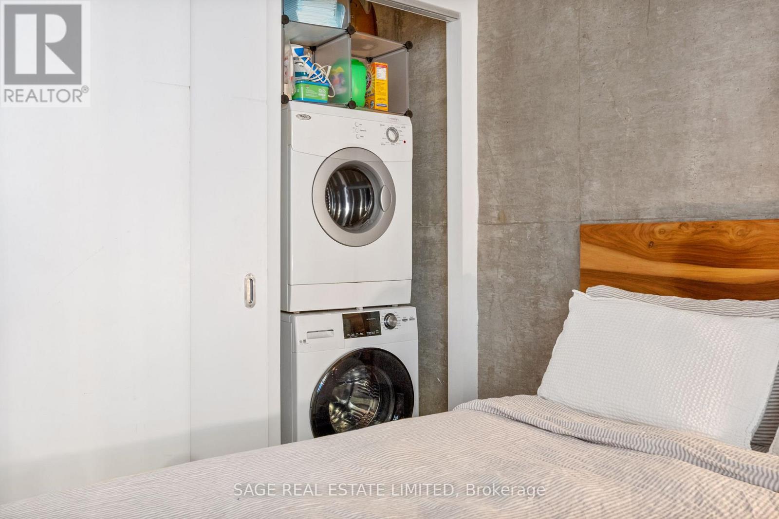 1214 - 111 Bathurst Street, Toronto, Ontario  M5V 0M9 - Photo 18 - C12544408