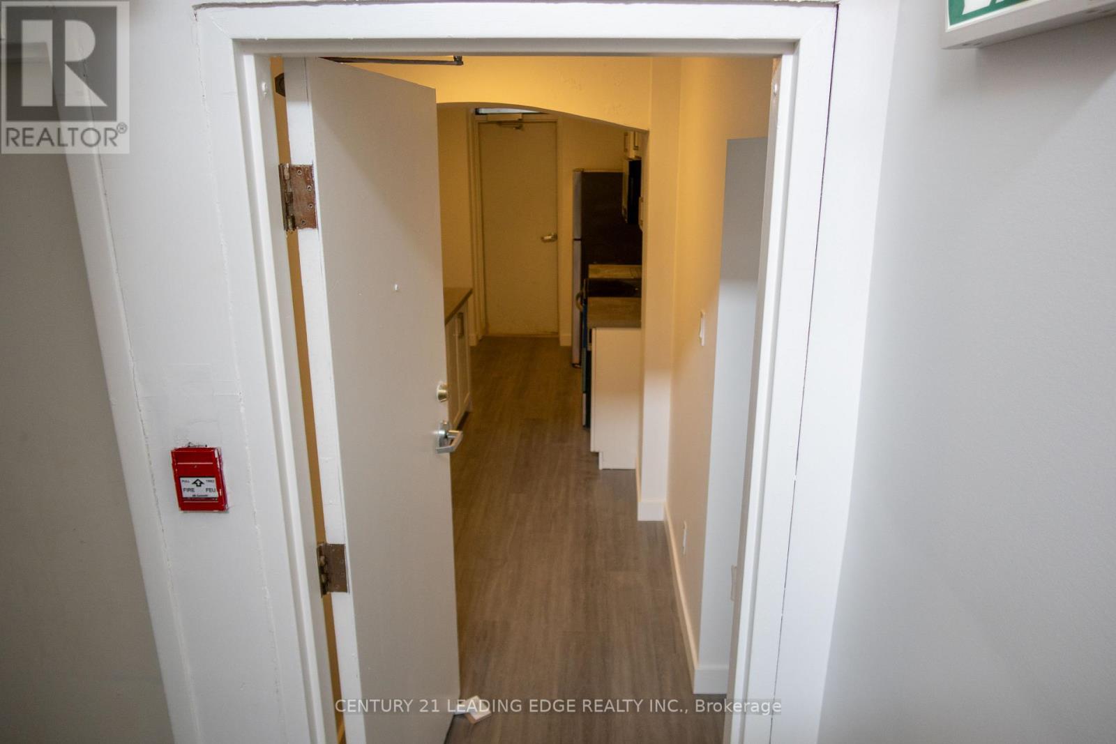 Lower - 1a Leonard Avenue, Toronto, Ontario  M5T 2P8 - Photo 4 - C12544478