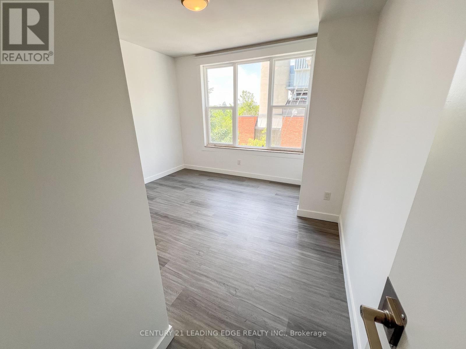 1 - 1a Leonard Avenue, Toronto, Ontario  M5T 2P8 - Photo 5 - C12544482
