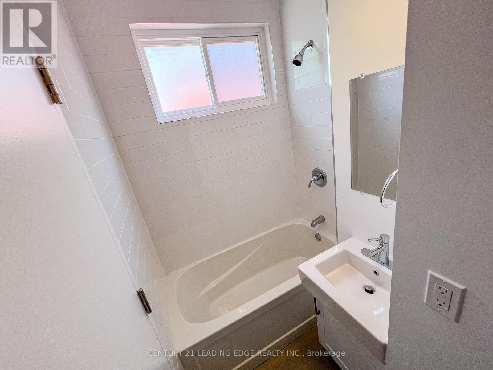 1 - 1a Leonard Avenue, Toronto, Ontario  M5T 2P8 - Photo 6 - C12544482