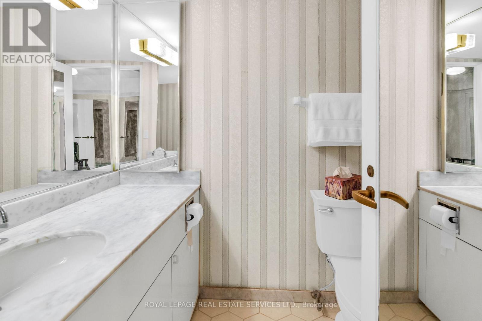 205 - 61 St Clair Avenue W, Toronto, Ontario  M4V 2Y8 - Photo 23 - C12544570