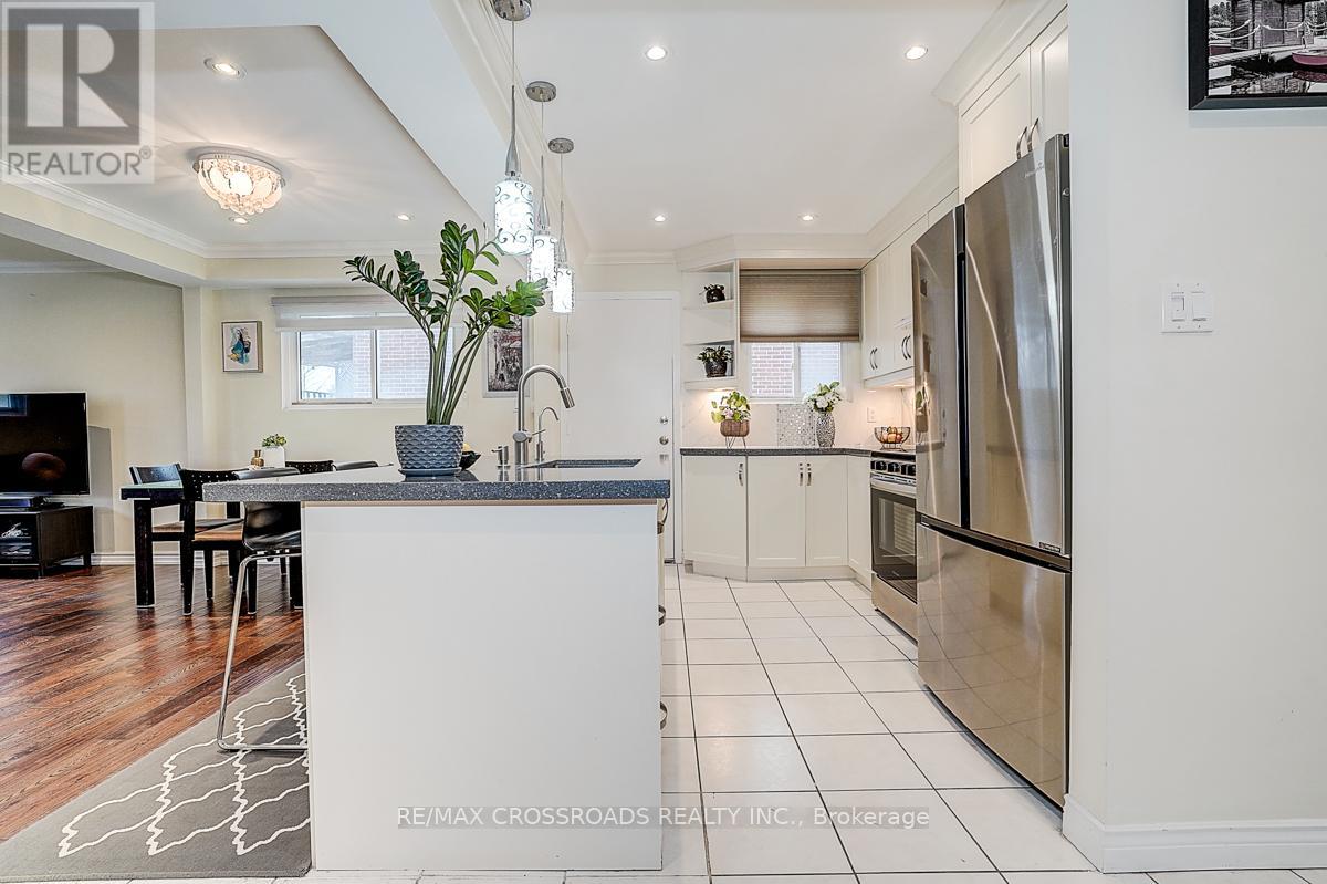 27 Sunburst Square, Toronto, Ontario  M1B 1R3 - Photo 10 - E12544442