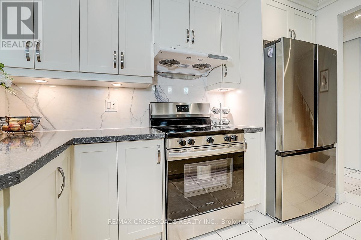 27 Sunburst Square, Toronto, Ontario  M1B 1R3 - Photo 17 - E12544442