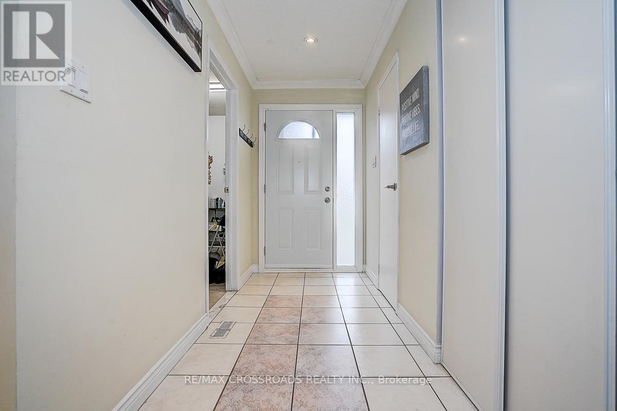 27 Sunburst Square, Toronto, Ontario  M1B 1R3 - Photo 3 - E12544442