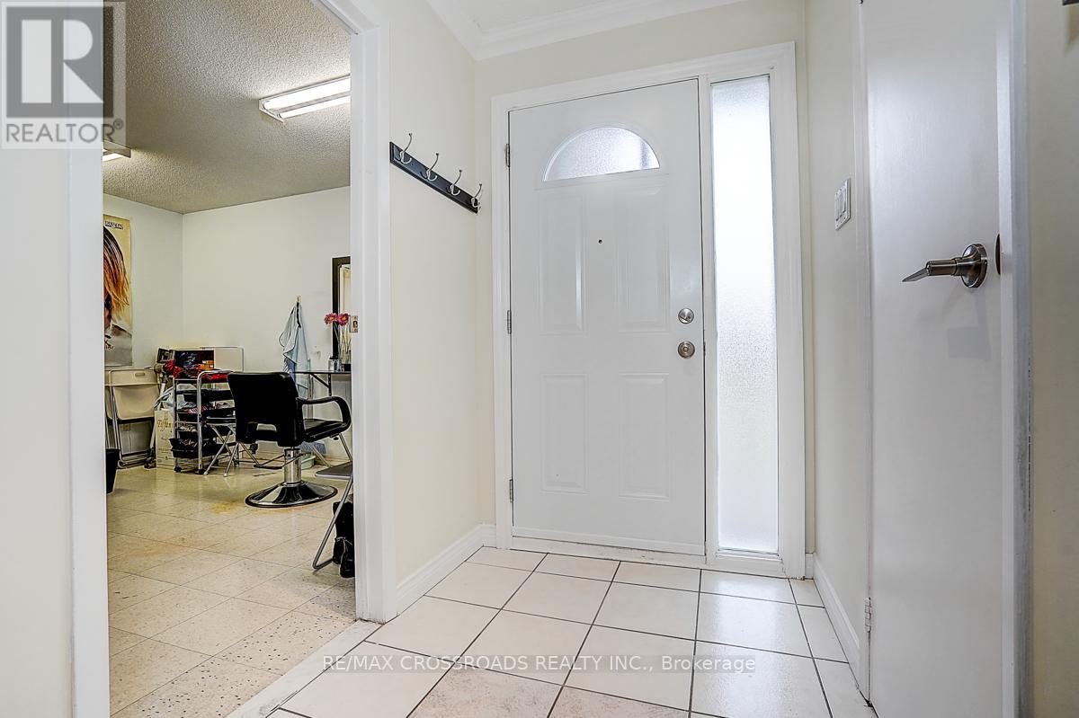 27 Sunburst Square, Toronto, Ontario  M1B 1R3 - Photo 4 - E12544442