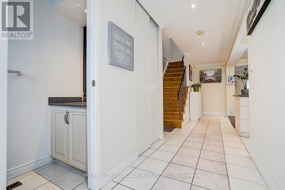 27 Sunburst Square, Toronto, Ontario  M1B 1R3 - Photo 7 - E12544442